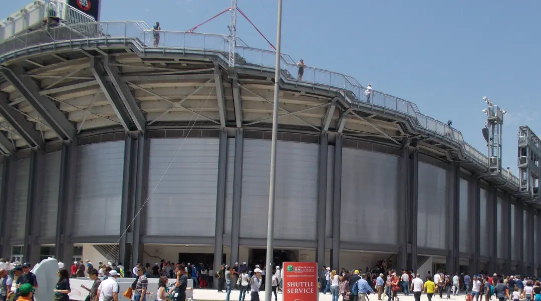 Esterno del Campo Centrale del Foro Italico con il pubblico in coda agli ingressi